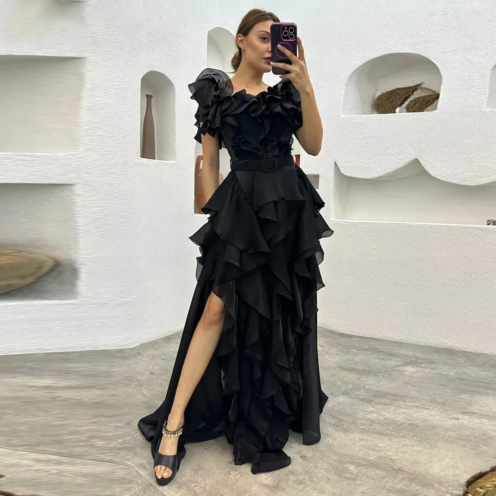 

Lily Black Chiffon Charming Prom Dress Gown Tiered Layer Beach Formal Gown with Blet Short Sleeves Evening Gown vestido de noche