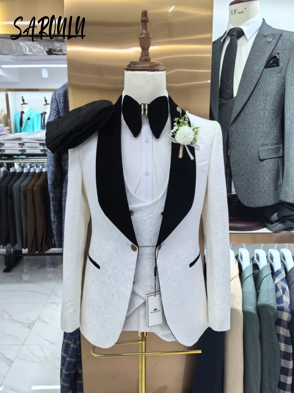 

Patterned Wedding Party Men's Suit Elegant Customized Vintage Groom Wear White Smart Jacket Vest Pants 3-pieces Set Four Seasons