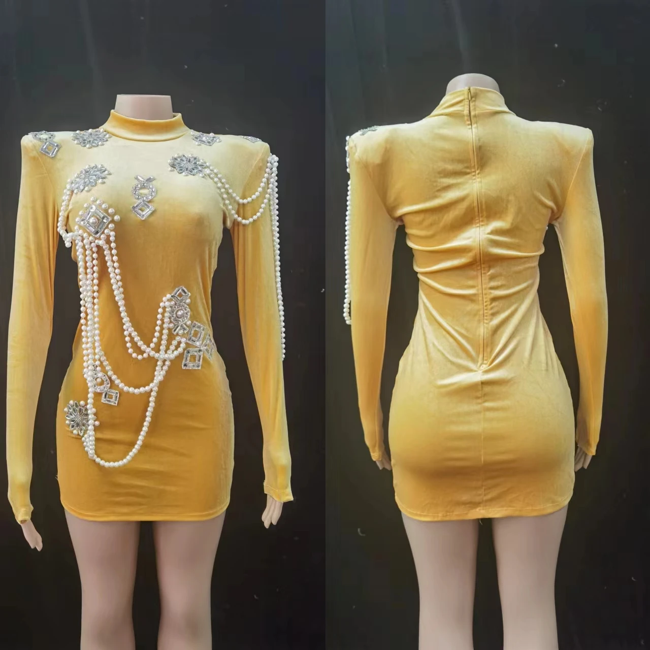 Designer fluwelen damesjurk met parelkettingen, diamanten kralen, lange mouwen, stijlvolle mode, hoge kwaliteit 2024-stijl