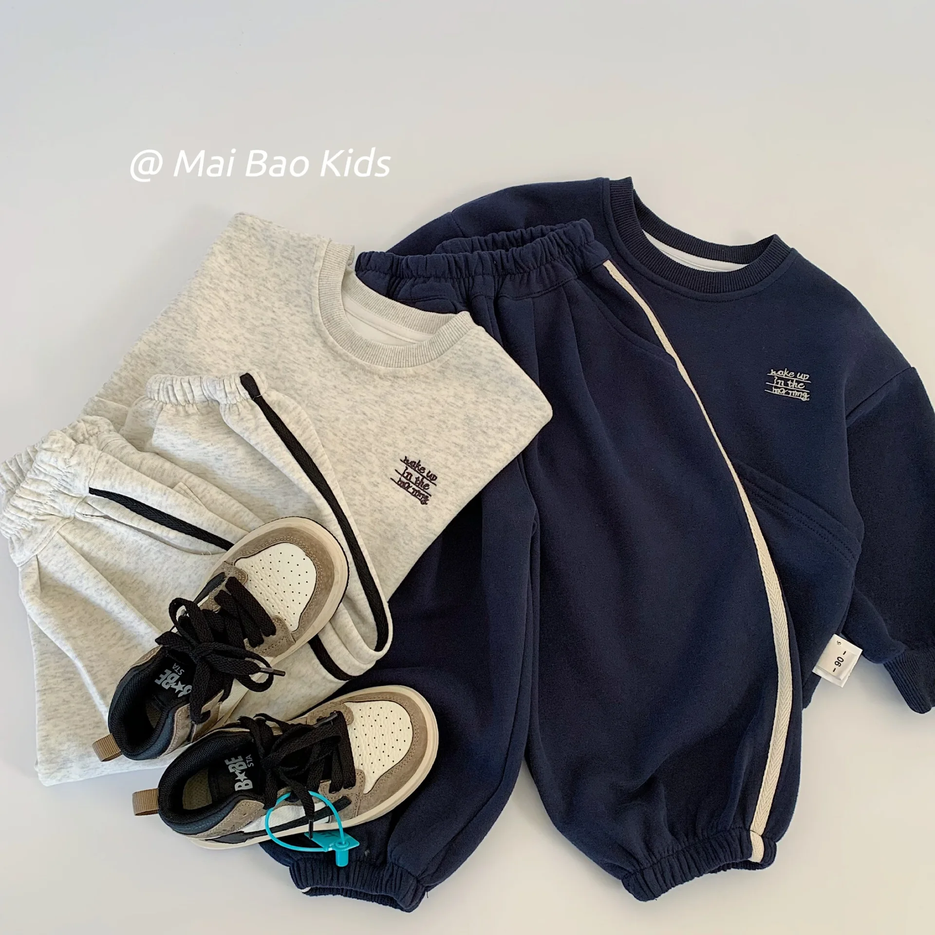 

Children's Suit 2025 Autumn Boys and Girls Simple Style New Casual Sweater + Sports Trousers Two-piece Set