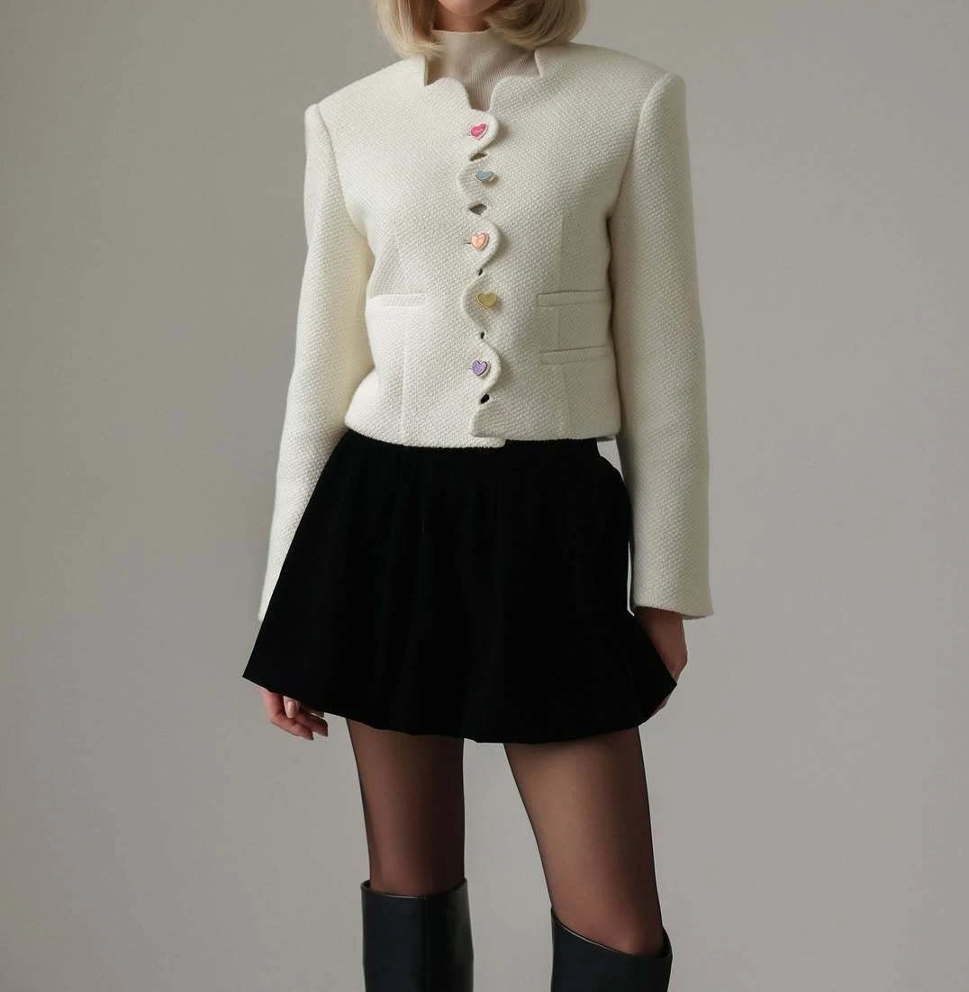 

Spring Love Button Slim Sleeve Wave Edge Lightweight Jacket