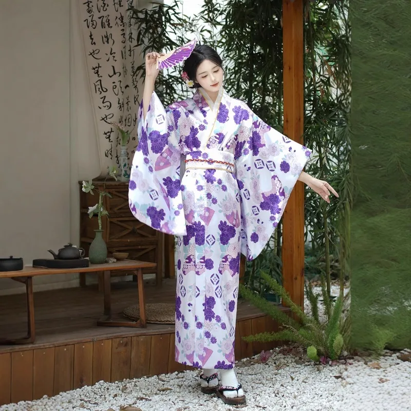 رداء حمام نسائي رسمي تقليدي على الطراز الصيني الجديد مع أكمام ترفرف أنيقة وكبيرة على الموضة اليابانية
