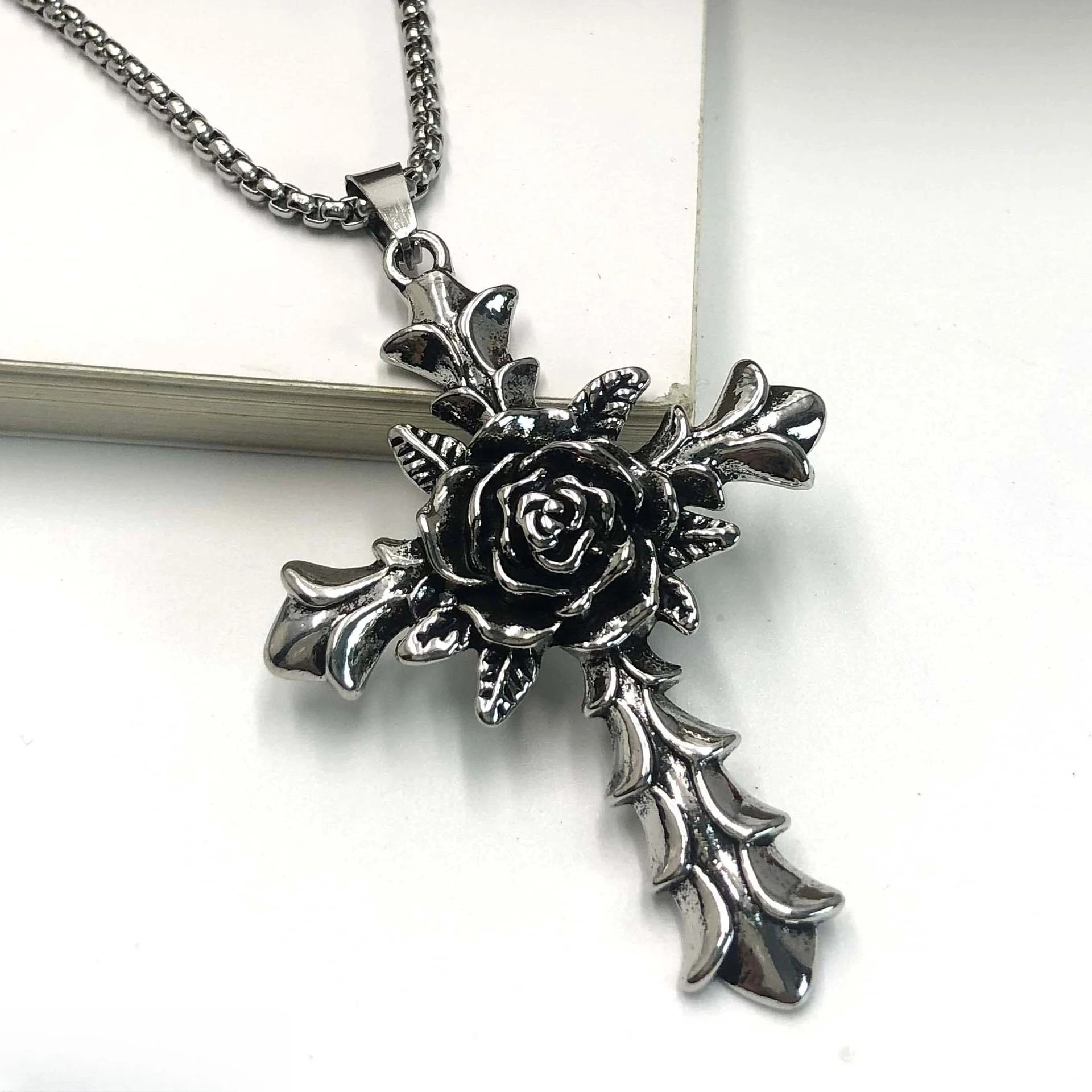 

Halloween new hip-hop retro 9 rose cross pendant necklace long necklace