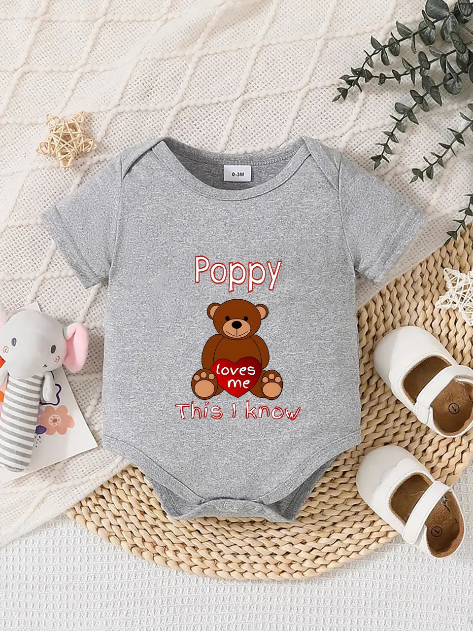 Baby short-sleeved triangle bodysuit, fun letter print, button design, easy to care for, suitable for new parents.