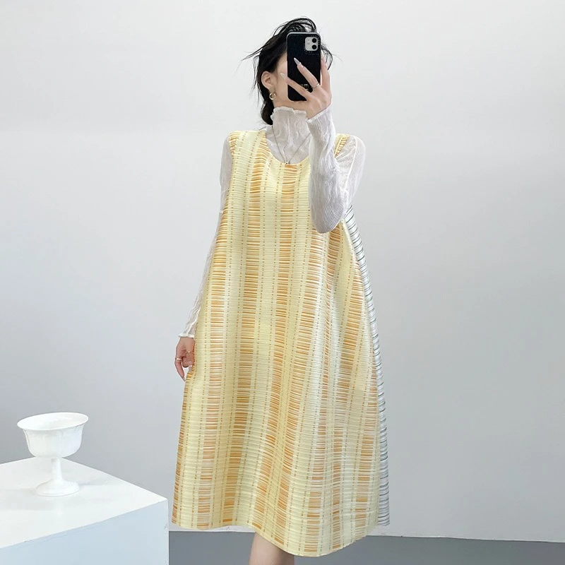 

Miyake Pleated 2025 New Summer Clothes Striped Round Neck Sleeveless Dress for Women Small and Loose Sweet Two on Vest Skirt