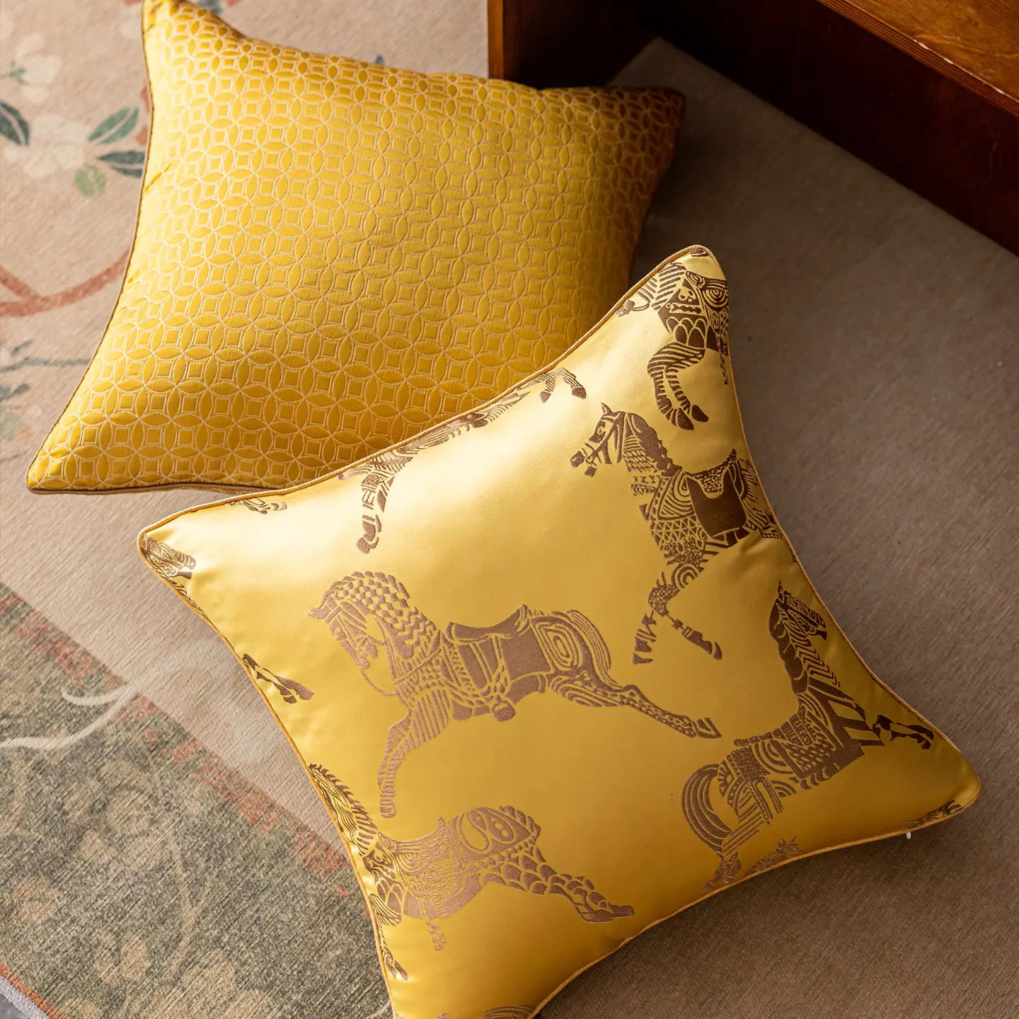 

Modern High Precision Gold Cushion Cover Premium Horse Jacquard Pillow Covers Decorative Pillowcase Luxury Home Decor