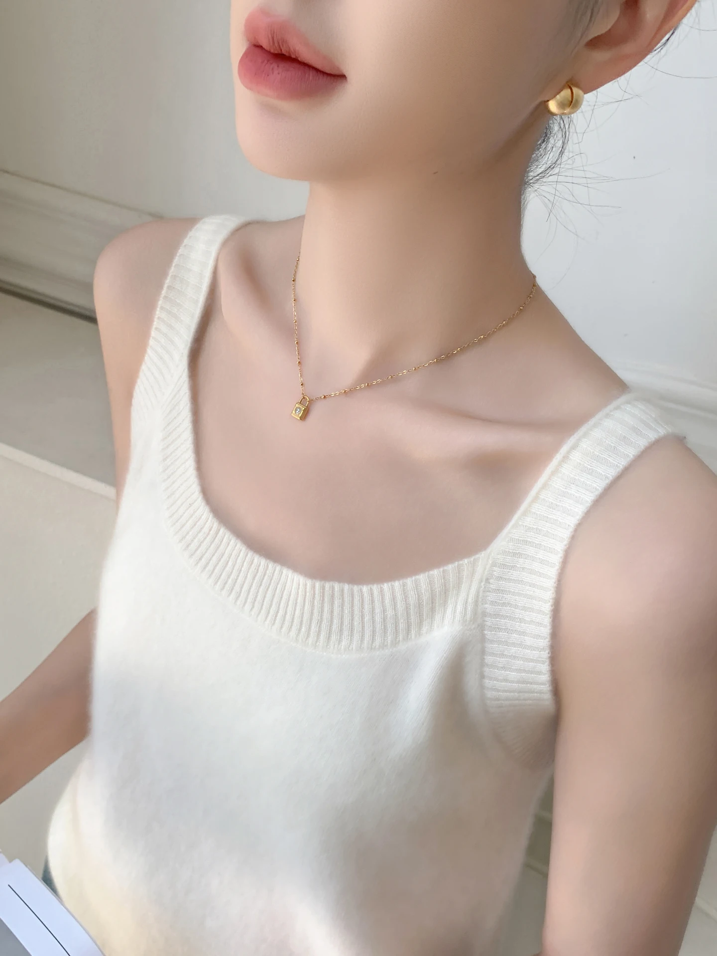 

Versatile Baby Soft Camere Svel round Ne Knitted Vest Loose Women's Autumn Winter New Sle Commute Regular Fit Bas...