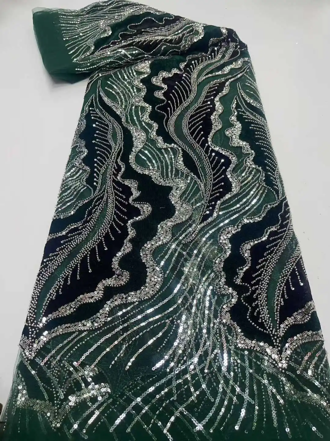 

Элитная африканская кружевная ткань 2026 года: высококачественные кружева с пайетками и бисером для нигерийских свадеб, французское бархатное кружево