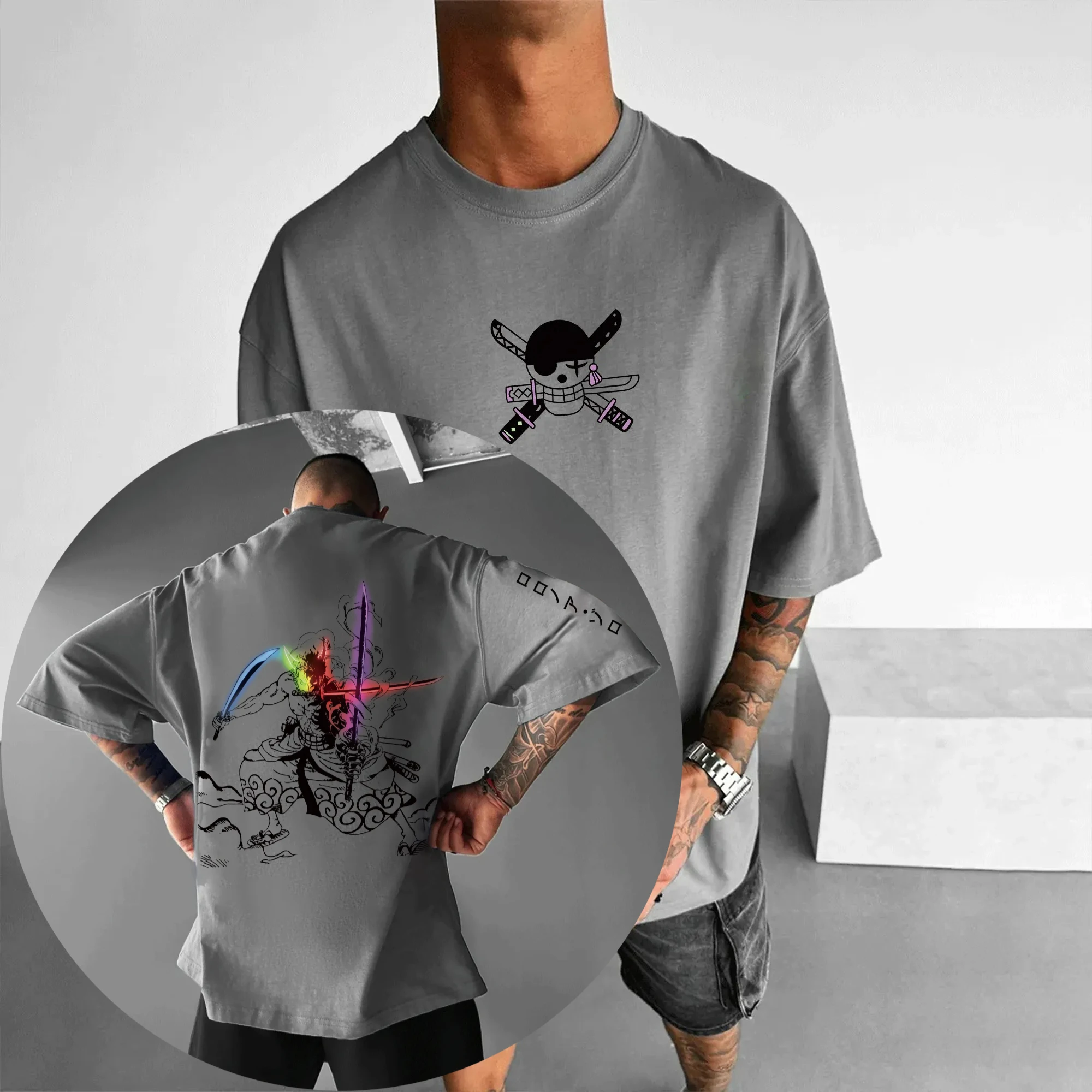 Locker sitzendes, hochwertiges Baumwoll-Einteiler-T-Shirt vorne mit Totenkopf-Rückseite, Zoro mit drei Schwertern, Battle Pose, bunter Aufdruck, Sportbekleidung