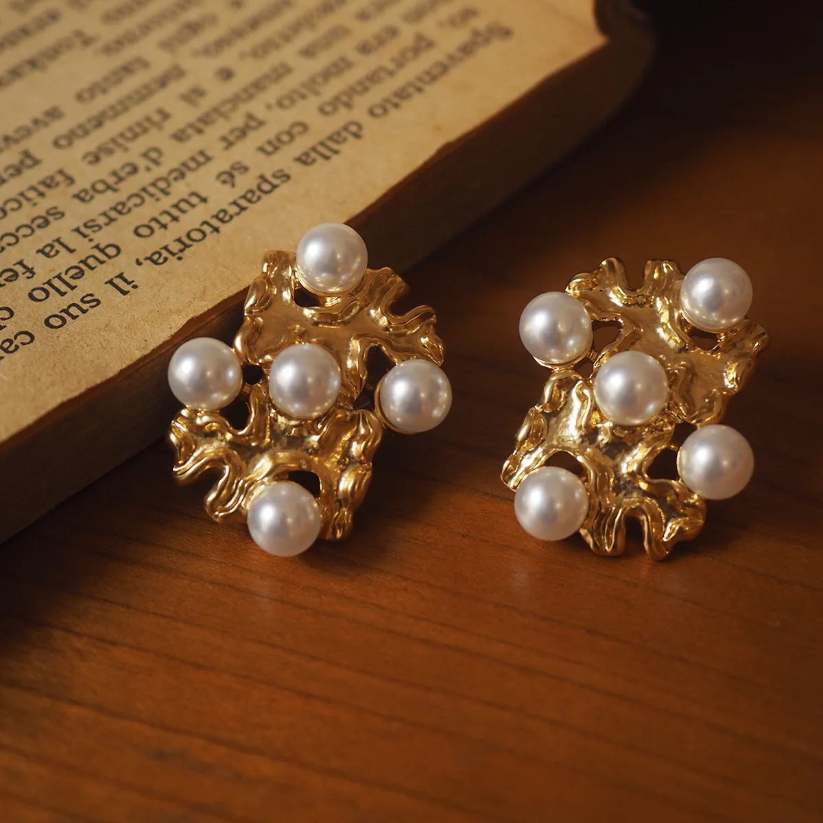 

Vintage Fashion Faux Pearl Geometric Textured Studs - French Western Style, Retro Elegant Earrings