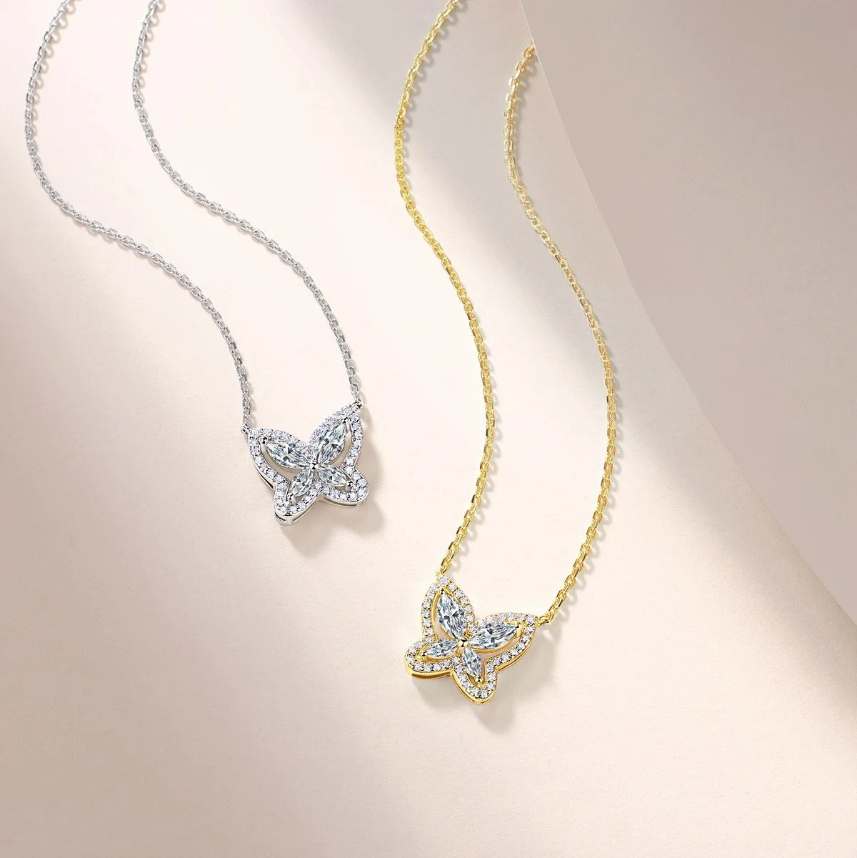 

Модное ожерелье-бабочка из муассанита S925 с серебряным покрытием из 18-каратного золота 1,02 карата 40 + 5 см для женщин, подарок