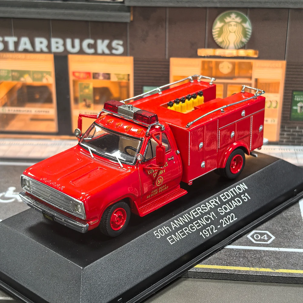 modele-de-voiture-en-metal-moule-sous-pression-a-l'echelle-1-50-camion-de-secours-d'urgence-d-300-squad-51-de-1974-edition-50e-anniversaire-1972-2022