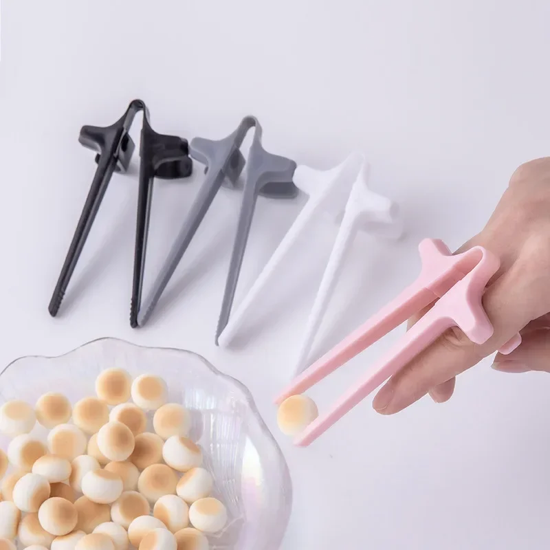 Fashion Free-Hands Snack Finger Chopsticks Play Game Lazy Assistant Clip Snacks Not Dirty Hand Phone Accessory Kitchen Tools