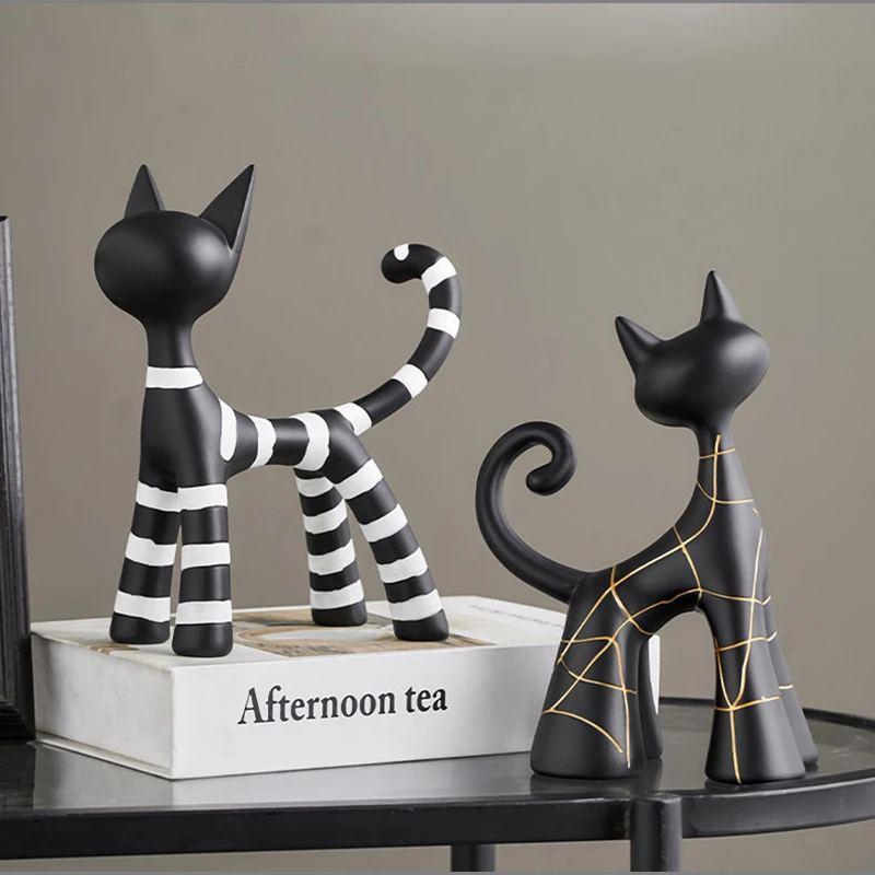 Two-piece Black and White Cat Figurine Creative Resin Animal Sculpture Decorative Piece for Living Room or Office Chinese-style