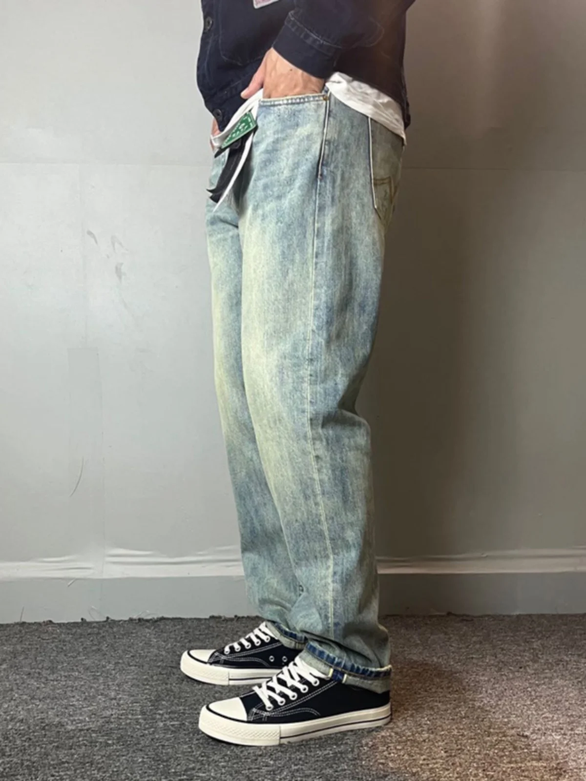 

Американские ретро грязно-желтые выцветшие джинсы с красными ушками, мужские свободные прямые джинсы из чистого хлопка, тяжелые белые джинсы с завышенной уличкой