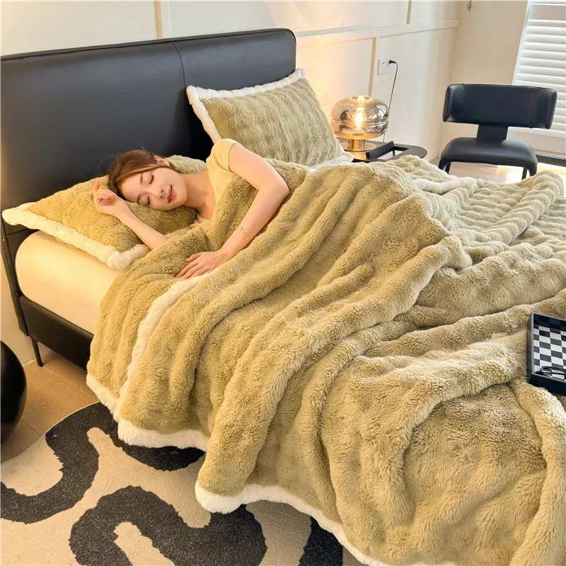 Reversible Green Throw Blanket, Twin Luxury Soft Solid Color Blanket, Lightweight Cozy Multifunctional Hotel Travel Blankets 1pc