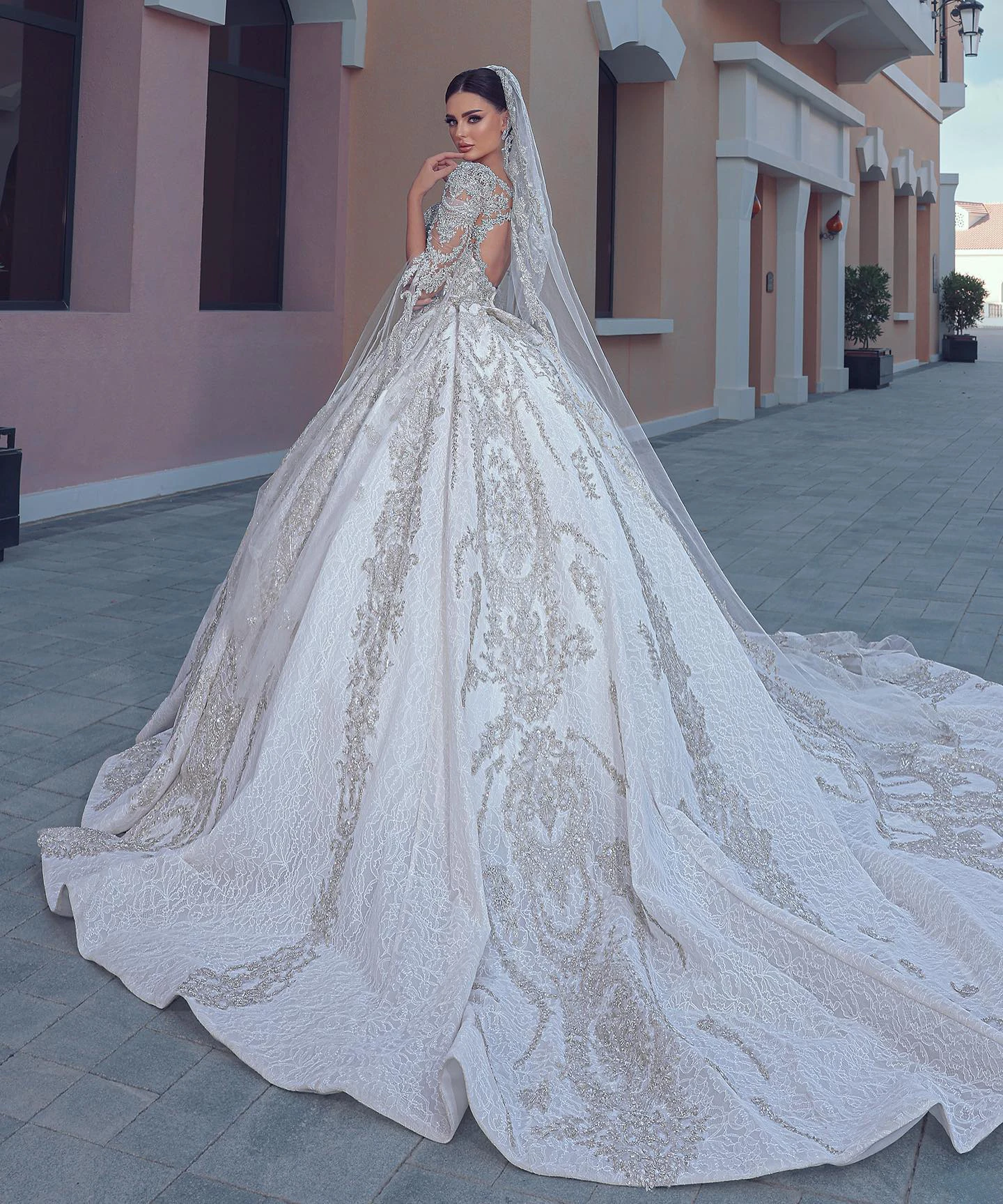 Abiti da ballo con strass glamour abito da sposa a maniche lunghe in pizzo a cuore cristalli su misura treno cattedrale Vestido de novia