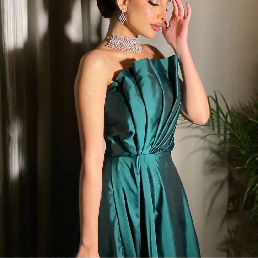 Long Taffeta Scalloped Evening Dresses with Pockets A-Line Zipper Back Pleated Strapless Robes De Mariée Party Gowns For Women