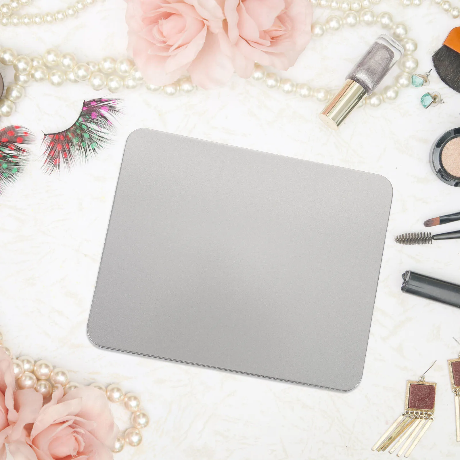 

Magnetic Eyelash Storage Box Medium Silver K5 Metal Container Portable Lash Case Eyelash Extension Supplies False Organizer