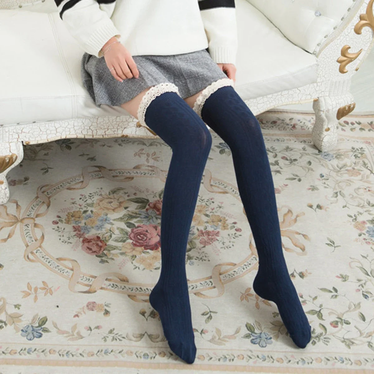 1 Pair of Ladies Autumn Small Hemp Vertical Strip High Tube Slim Knee Socks