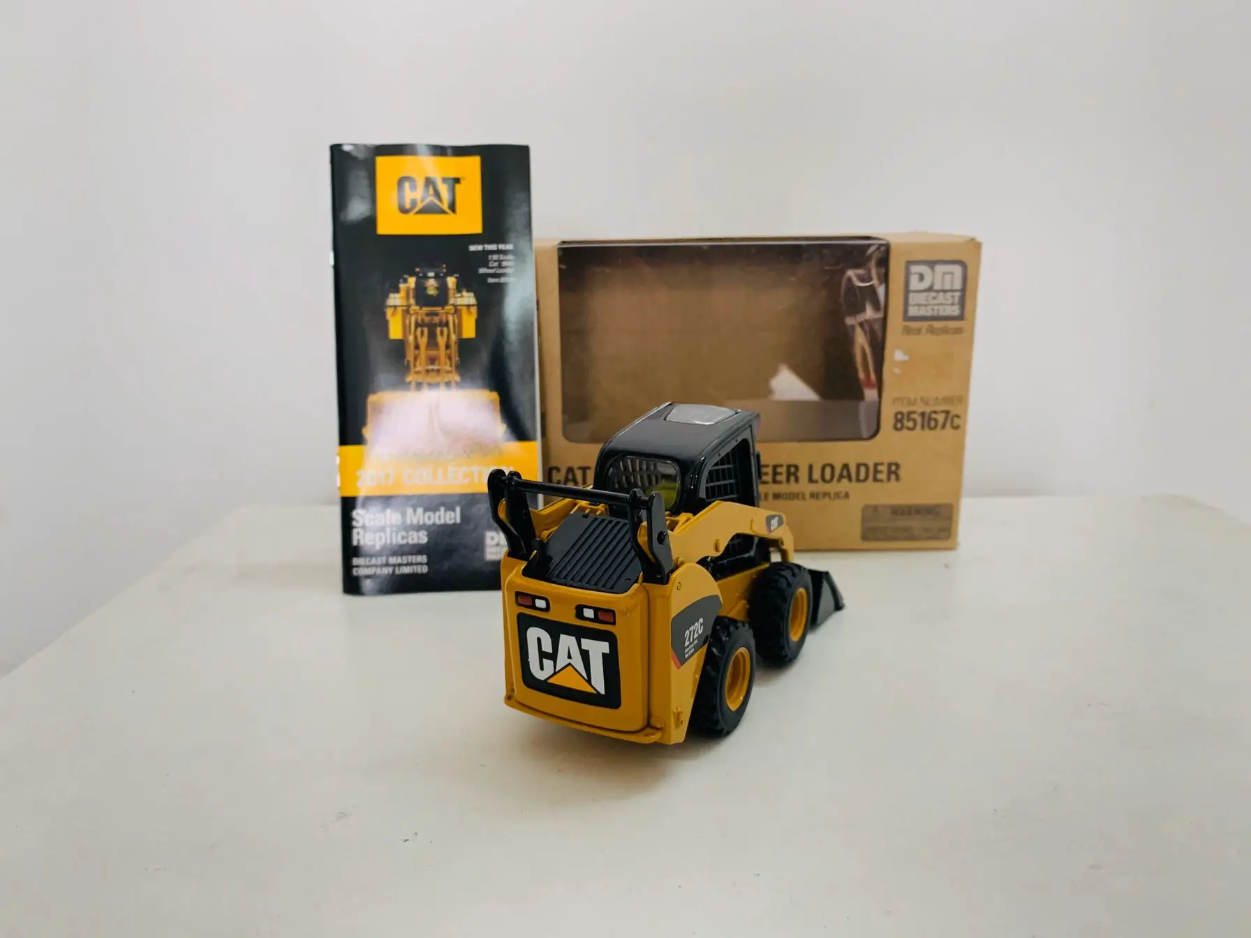 DM 272C Skid Steer Loader 1:32 Scale Metal By DieCast Masters 85167C Collectible Model New in Box