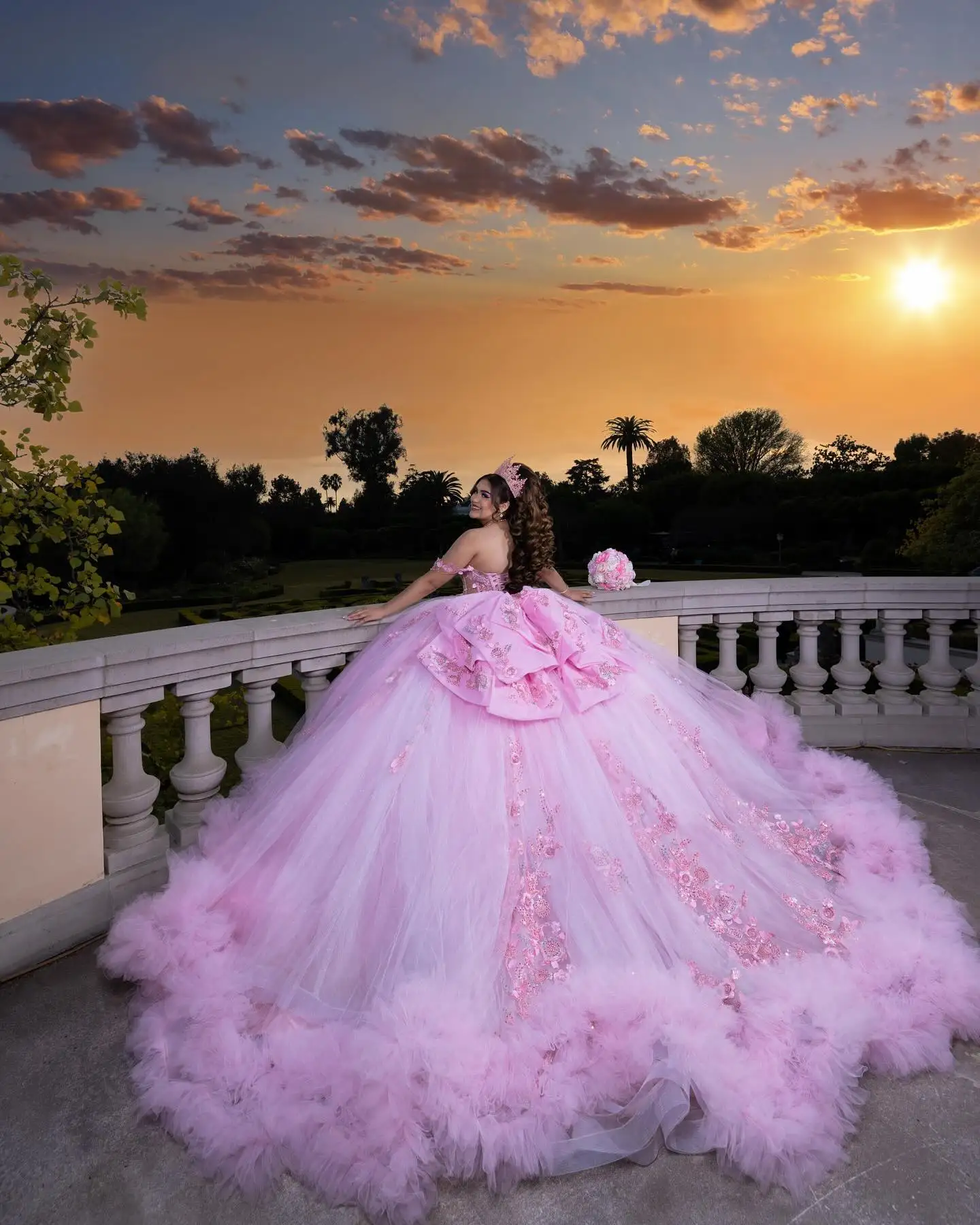 Pink Off the Shoulder Ball Gown Quinceanera Dresses Long for Sweety 16 18 Lace Appliques Corset Puffy Prom Dress Customized