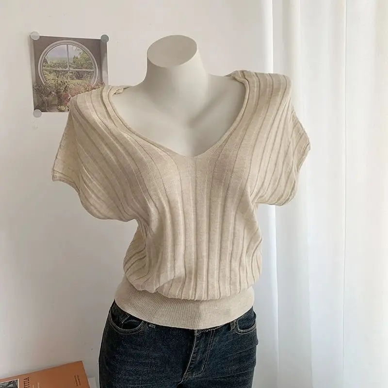 

Korean-style V-neck Striped Knit T-shirt for Women New Summer Collection Elegant Slim Fit Casual and Versatile Top