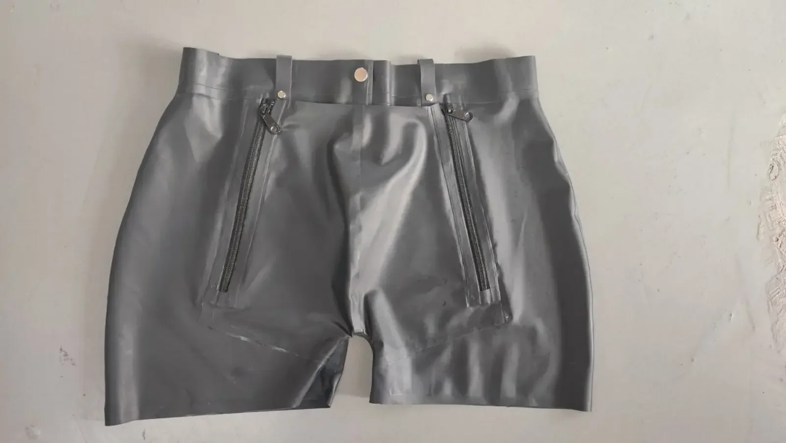 

Latex Rubber Gummi Handmade Side zippers pants fashion shorts Halloween Party