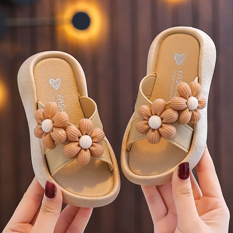 Childrens Slippers for Summer 2024 Girls Wearing Cute Sandals Princess Soft Soles, Outdoor Girls Wearing Sandals