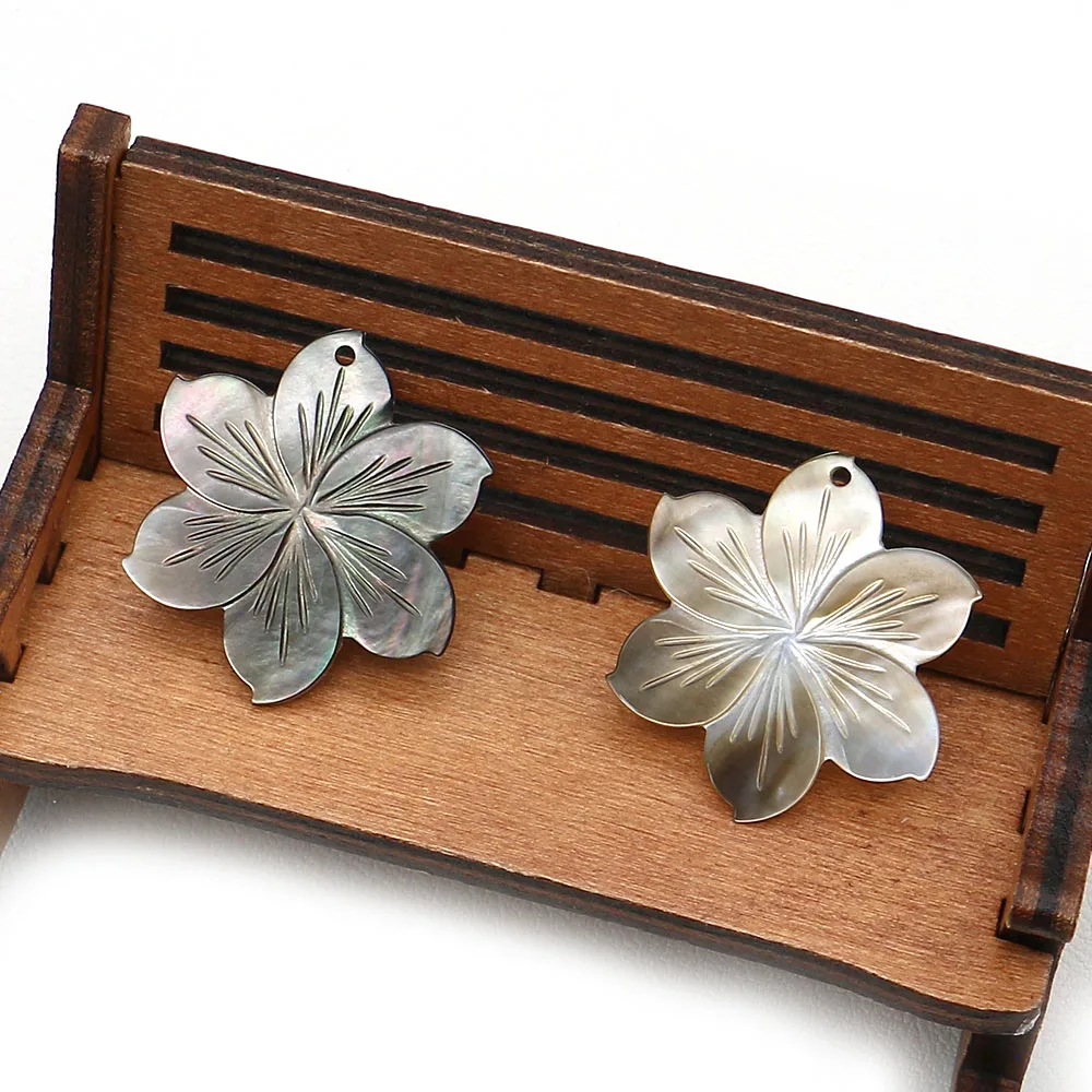 

Natural Black Shell Flower Shape Pendants 22x32mm Single Holes Shell Charms Accessory Random 1pc For Handmade Necklace Jewelry