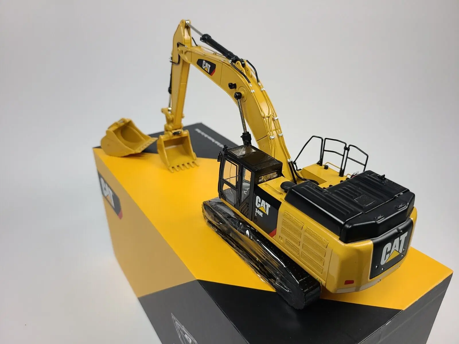 Exqusite Alloy Model Gift C C M 1:48 Caterpillar CAT 349E L Hydraulic Excavator Engineering Machinery Diecast Toy Model