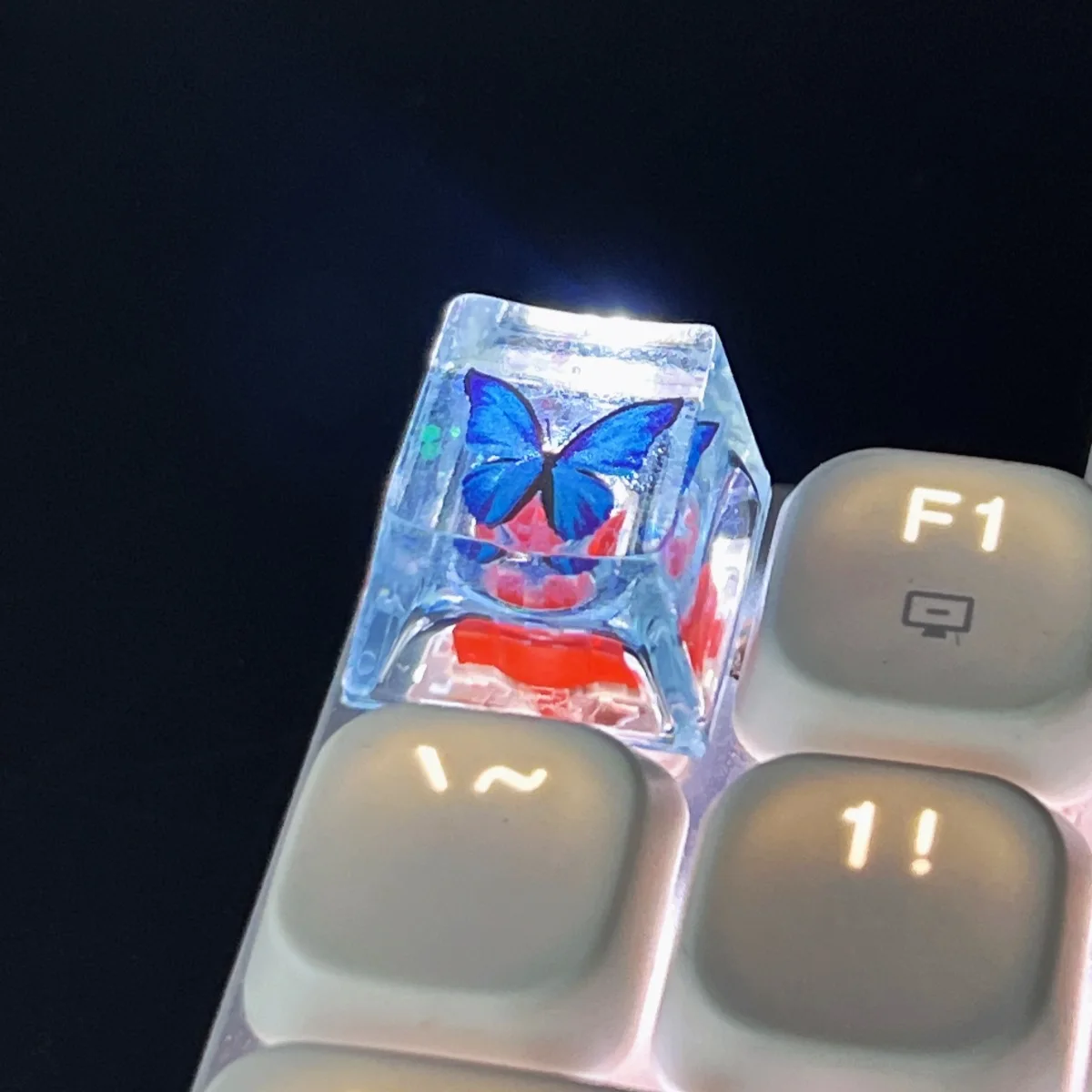 1 Stücke Nette Schmetterling Tastenkappen Transluzente OEM R4 Tastenkappe Kreuzachse Mechanische Tastatur Tastenkappen Dekoration Zubehör Freund Geschenk