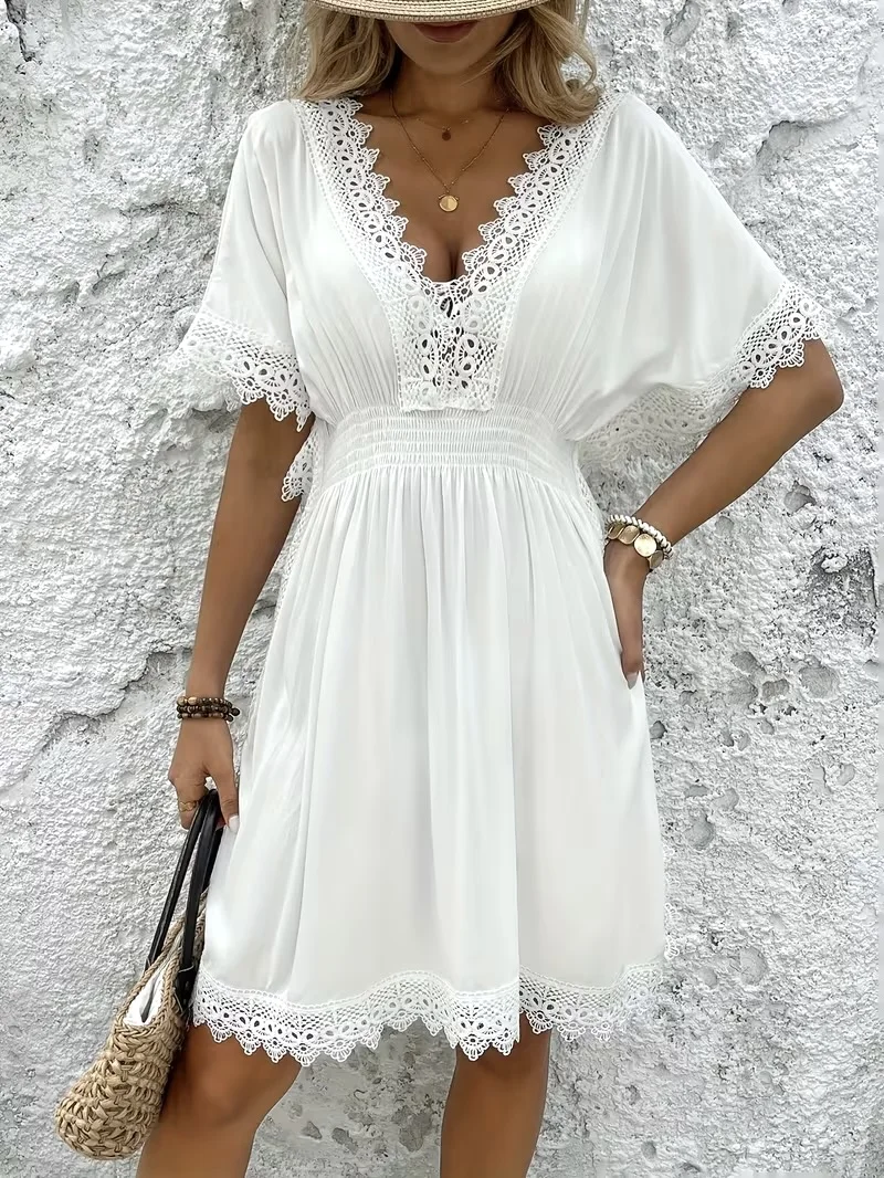 Vestido casual de encaje calado para mujer, diseño con abertura lateral con patrón liso, perfecto para vacaciones en la playa, ropa elegante para mujer