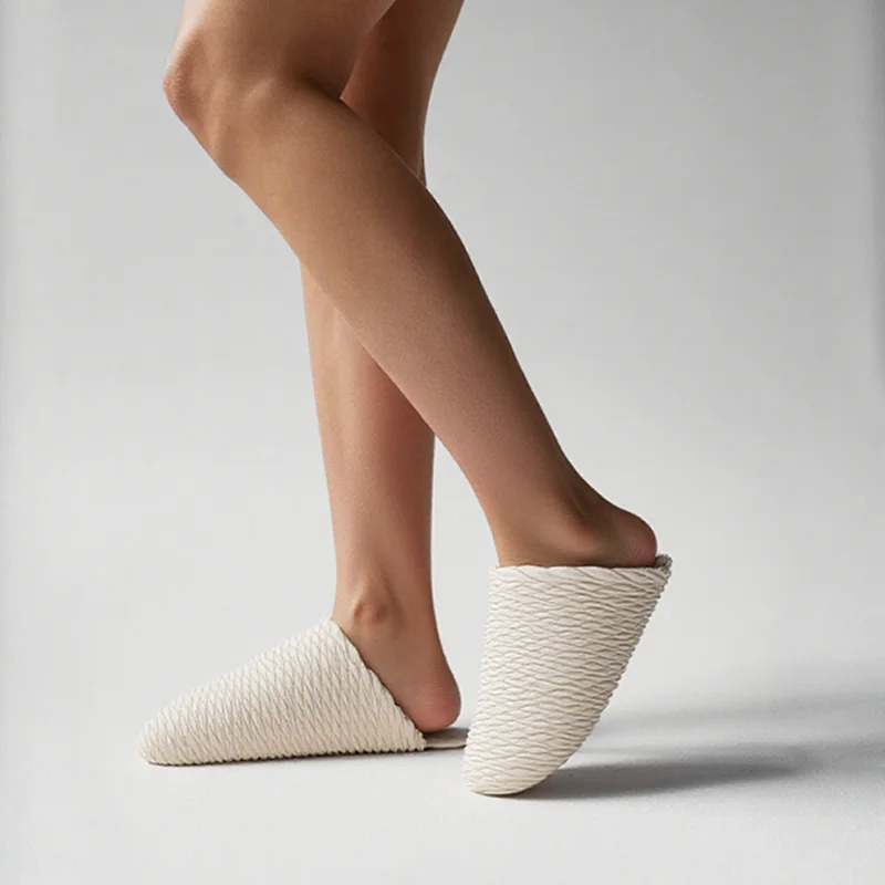 

2025 осенне-зимние модные теплые и удобные женские домашние тапочки с волнистым узором на плоской подошве