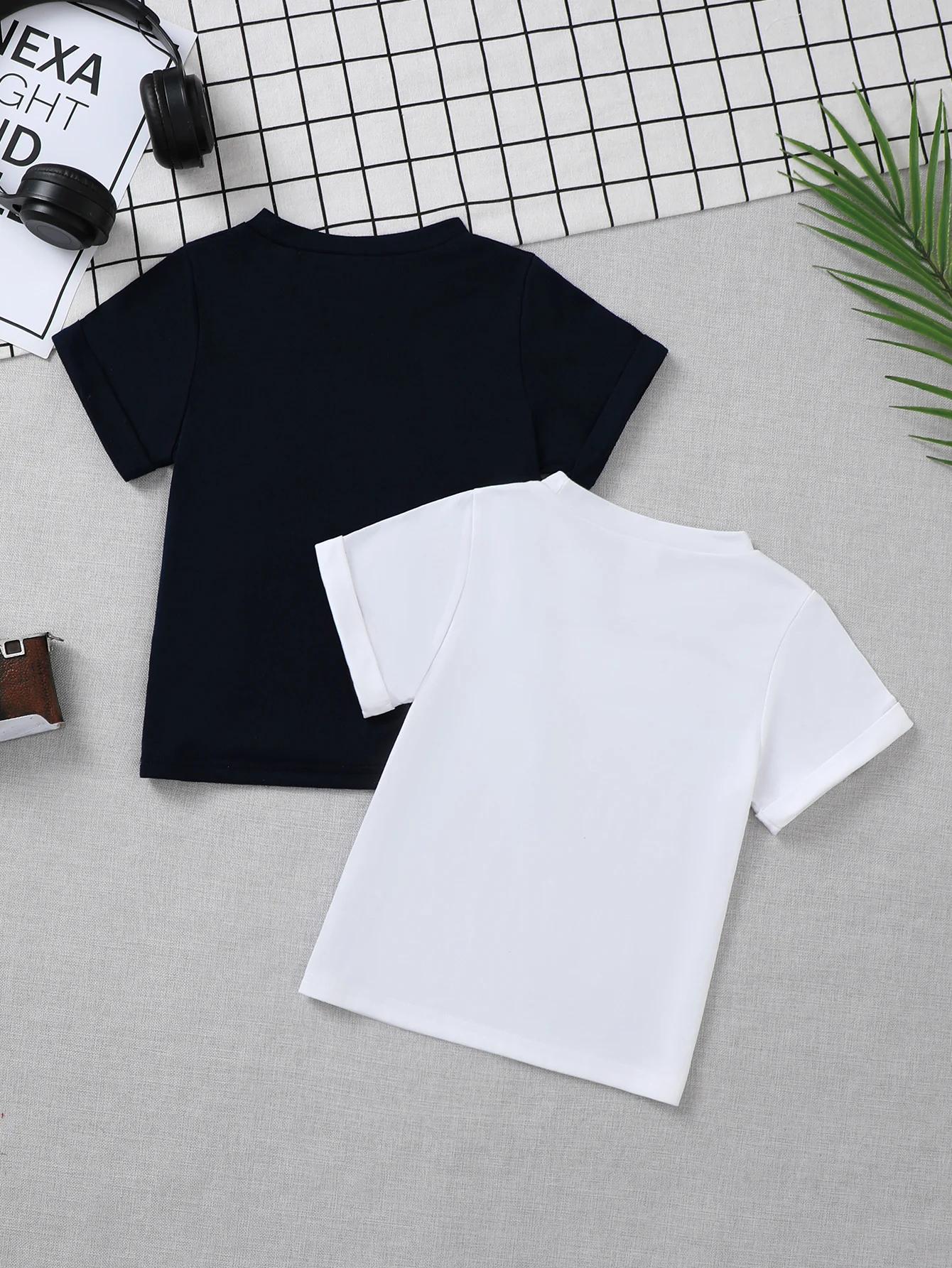 2pcs Paris Letter Pattern Gradient Stripe Position Print round Neck Short Sleeve T-shirt for Boys Casual Comfortable for Summer