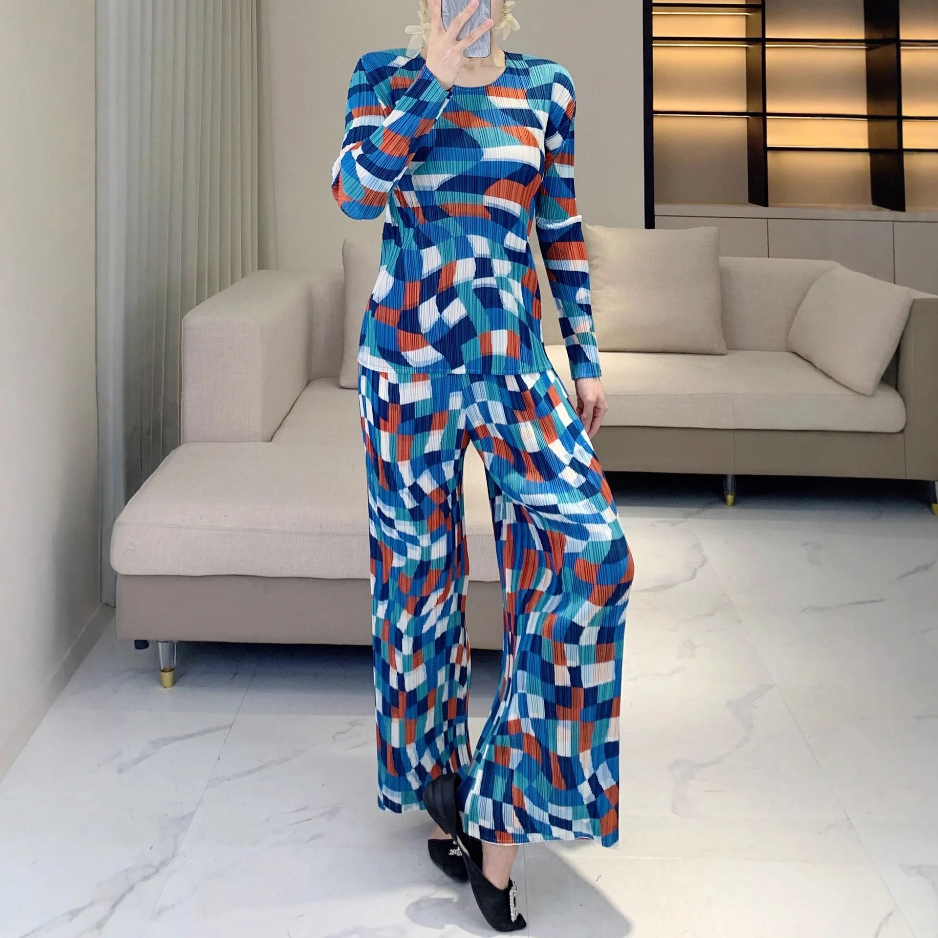 

Miyake Pleated Spring/Autumn New Fashion Set Women's Loose Casual Round Neck Long Sleeve Top Straight Leg Pants Two-Piece Set