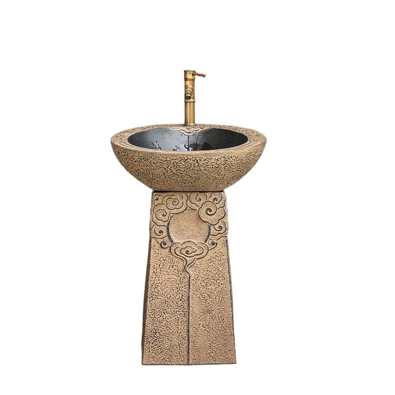 

Умывальник с колонной на открытом воздухе Умывальник от пола до потолка на балконе Умывальник во дворе на вилле на открытом воздухе