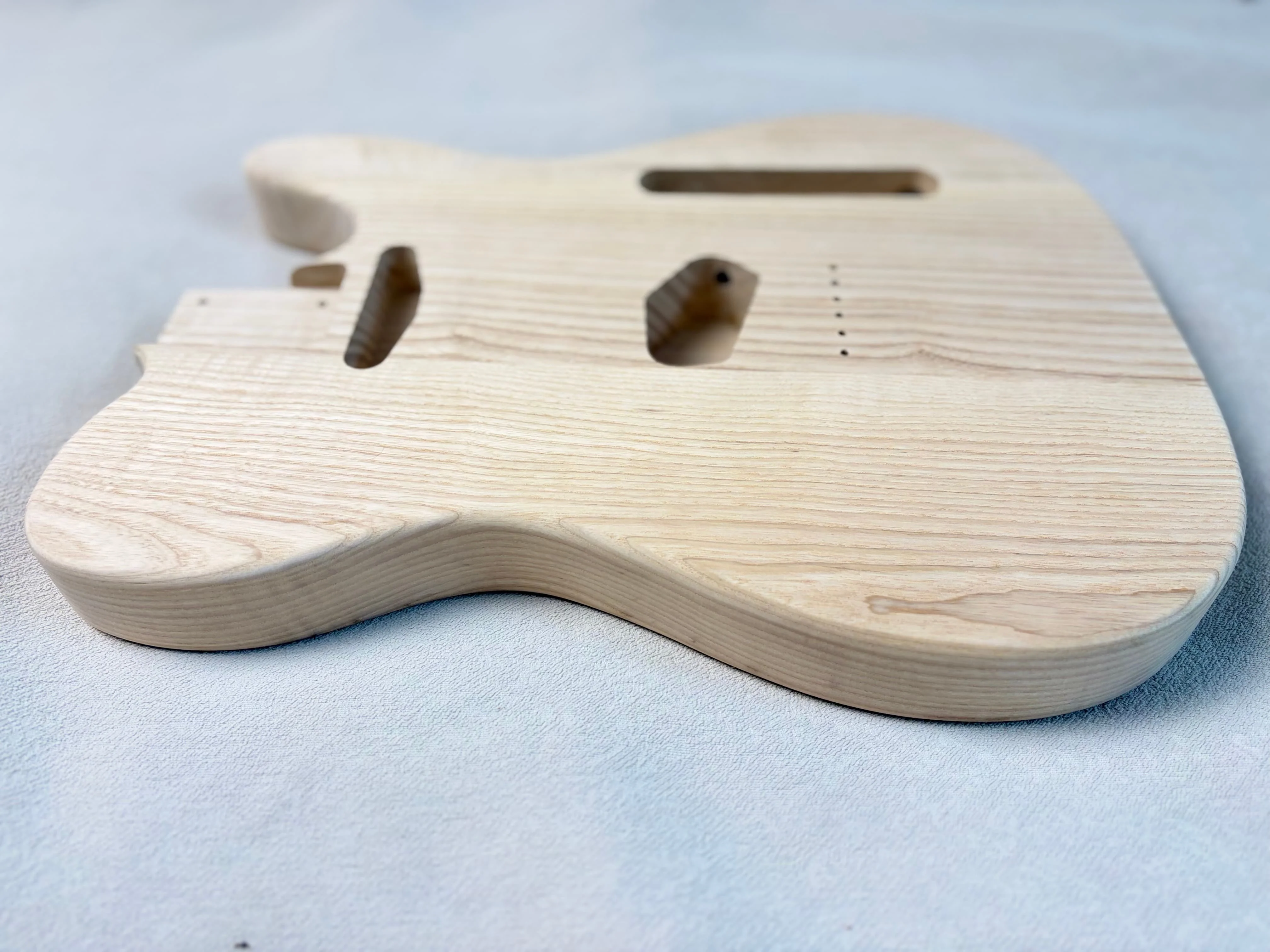 Standard-sized T Electric Guitar Body L Style Ash Wood Body Suitable For DIY Modification Painting Graphic Design For 22 Fret Neck With A Length Of 648mm