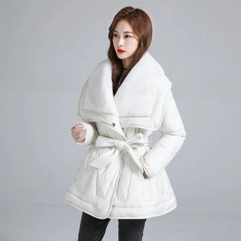 2025 خريف شتاء تصميم جديد الشعور كبير الفراء طوق سترة قطن للنساء مزاجه الموضة معطف سميك الإناث الدافئة باركر