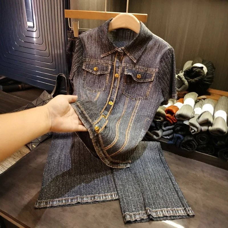 

Miyake Ретро джинсовый цветной модный костюм женский летний новый свободный большой размер свободная рубашка на пуговицах прямые брюки 2 комплекта новый 2025