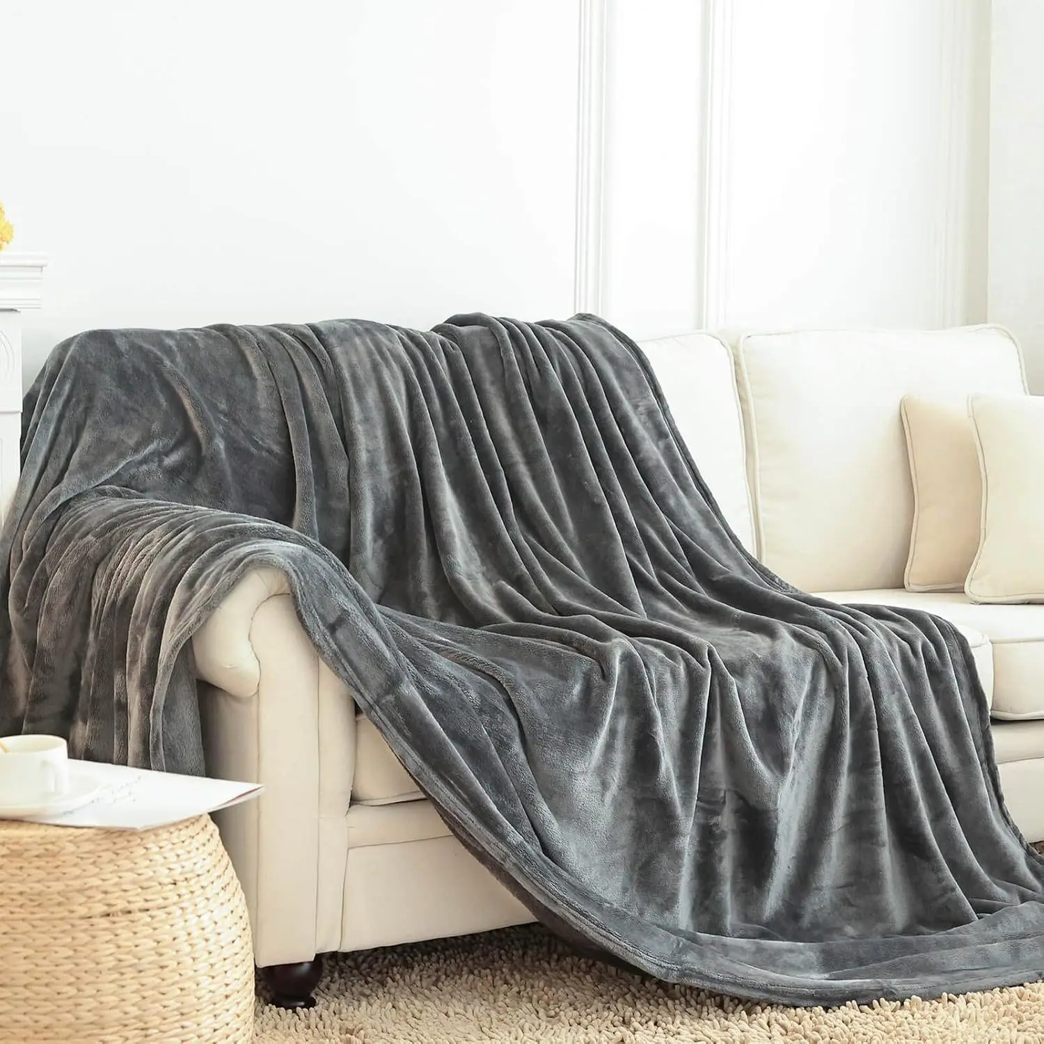 Flannel Blanket Solid Color Non-splicing Soft Bed Blanket Air Conditioner Cover Blanket