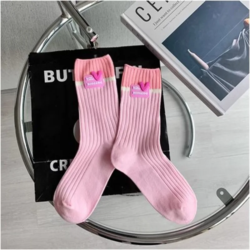 1/4 Paar Damen-Socken mit herzförmigem Logo, mittlere Röhre, Frühling und Sommer, dünn, atmungsaktiv, modisch, Dopaminfarben, lässige Socken – Detail 12