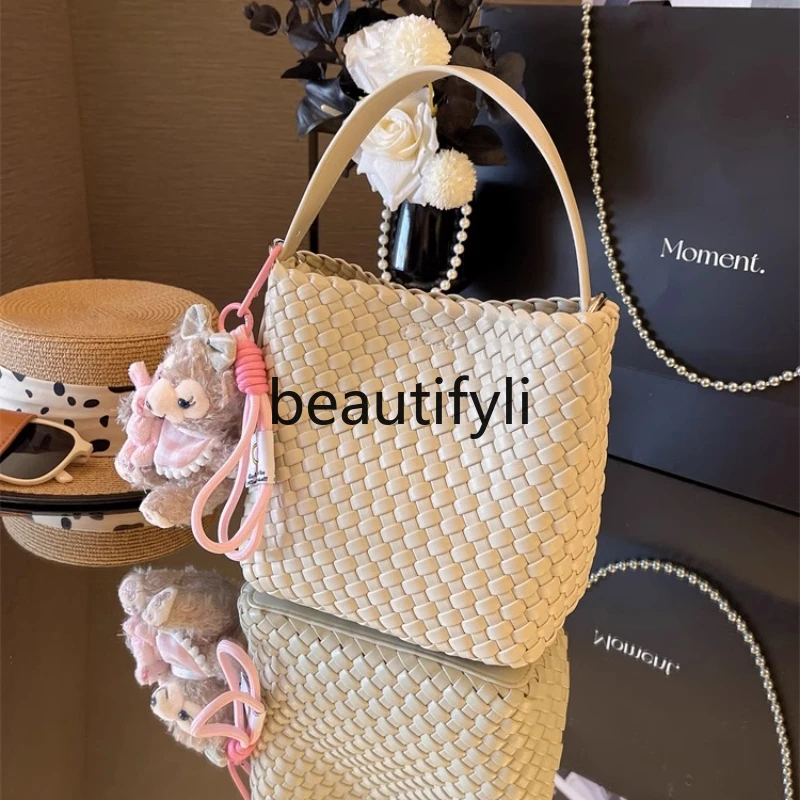 

Solid color soft leather woven bag, new fashionable versatile high-end portable shoulder messenger bag