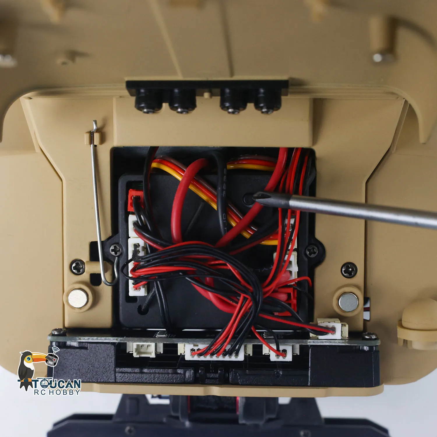 US Koop HG 1/14 2.4GHZ Open-top Afstandsbediening Militaire Auto HG4 58 RC Terreinwagen 4WD Combat model Speelgoed 2 Speed Batterij