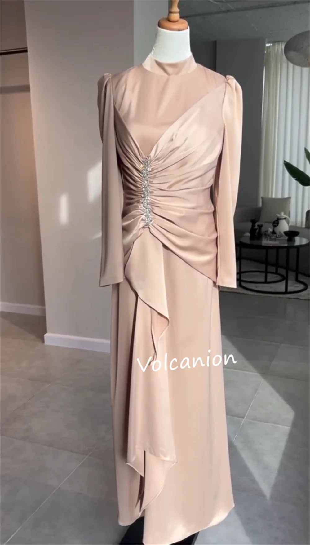 Abiti midi con colletto alto a trapezio con pieghe di perline personalizzati Occasioni su misura Festa serale Classico formale squisito