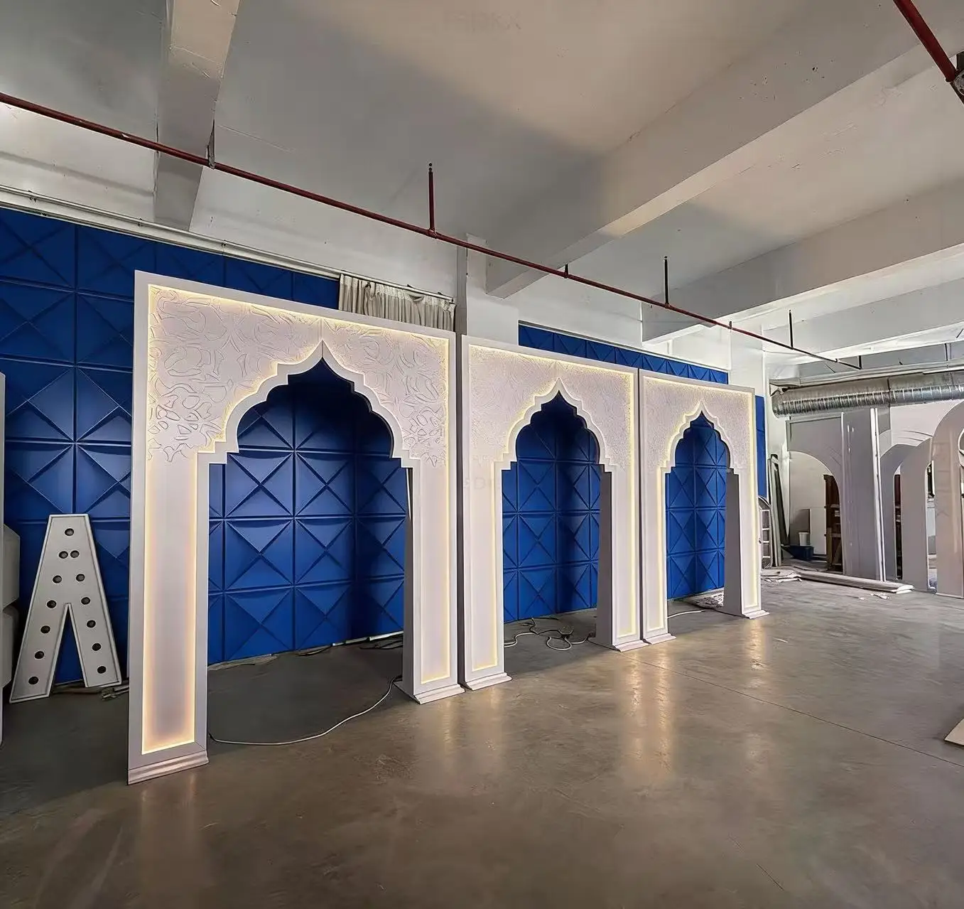 

Factory Direct Sale Luxury Wedding Arch White Pvc Stage Stand Backdrop for Wedding Event Decoration