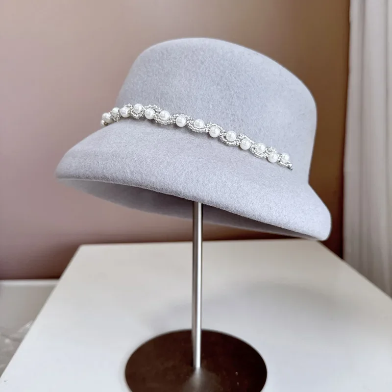 Delicate and elegant French small fragrance lampshade hat Fashion shining pearl chain basin hat women's banquet top hat