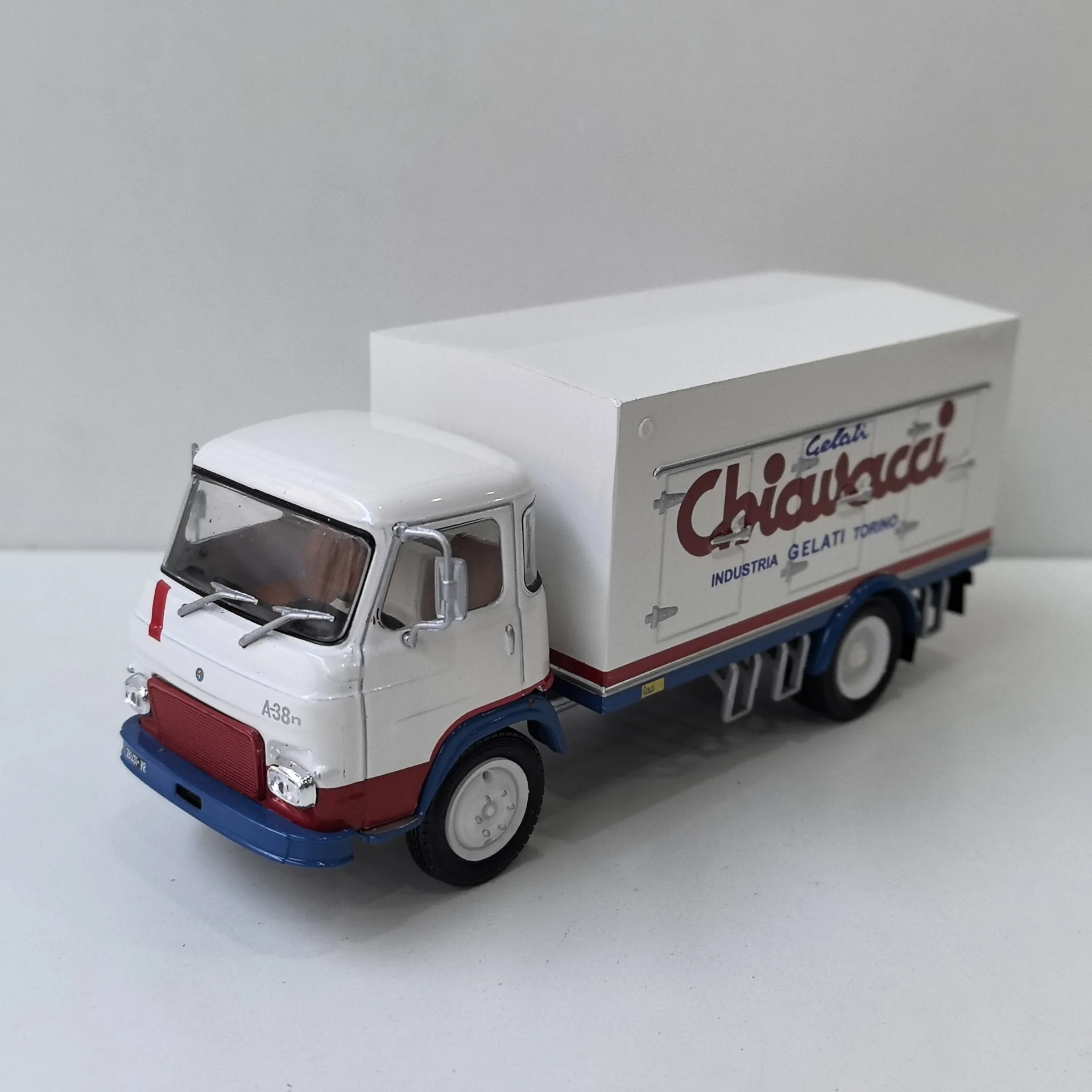 

Diecast DEA 1/43 Scale ALFA ROMEO A38N The Front of The Vehicle Is Made of Alloy and The Compartment Is Made of Plastic