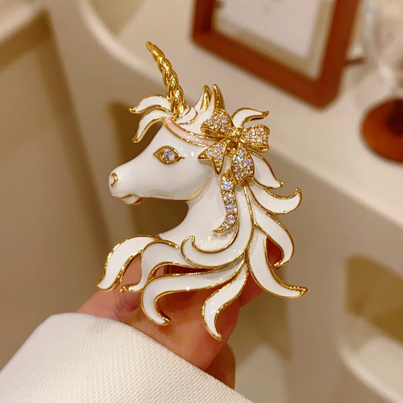 Fantasy Horse Enamel Brooch For Women Luxury Cubic Zirconia Sparkling Enamel Pin Gold Plated Vintage Jewelry Daily Wear
