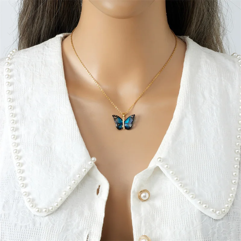 Collar de acero de titanio Popular para mujer, colgante con forma de mariposa, accesorios de cadena de clavícula, joyería de moda